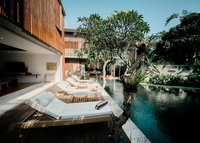 Payapaya Luxury 4 Bedroom Near Potato Head Villa Seminyak (Bali)